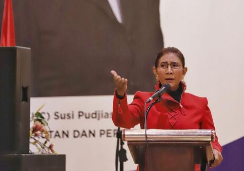 Susi Pudjiastuti Senang Dikirimi 50 Ikan Cupang dari Netizen