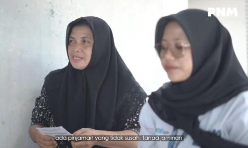 Nasabah PNM Mekaar Berdayakan Lansia di Bekasi untuk Bisnis Kerupuk Kencur  