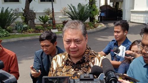 Simak Penjelasan Airlangga soal Rupiah Jeblok ke Rp16 Ribu per USD