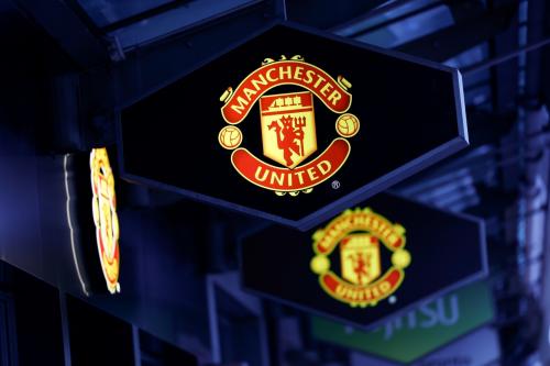 Man United Potong Bonus Natal Karyawan dari Rp2 Juta Jadi Voucer Belanja Rp800.000